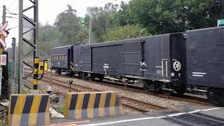 109/1/28 7502次 E334+1個敞車+2個蓬車+專用守車 新光路平交道