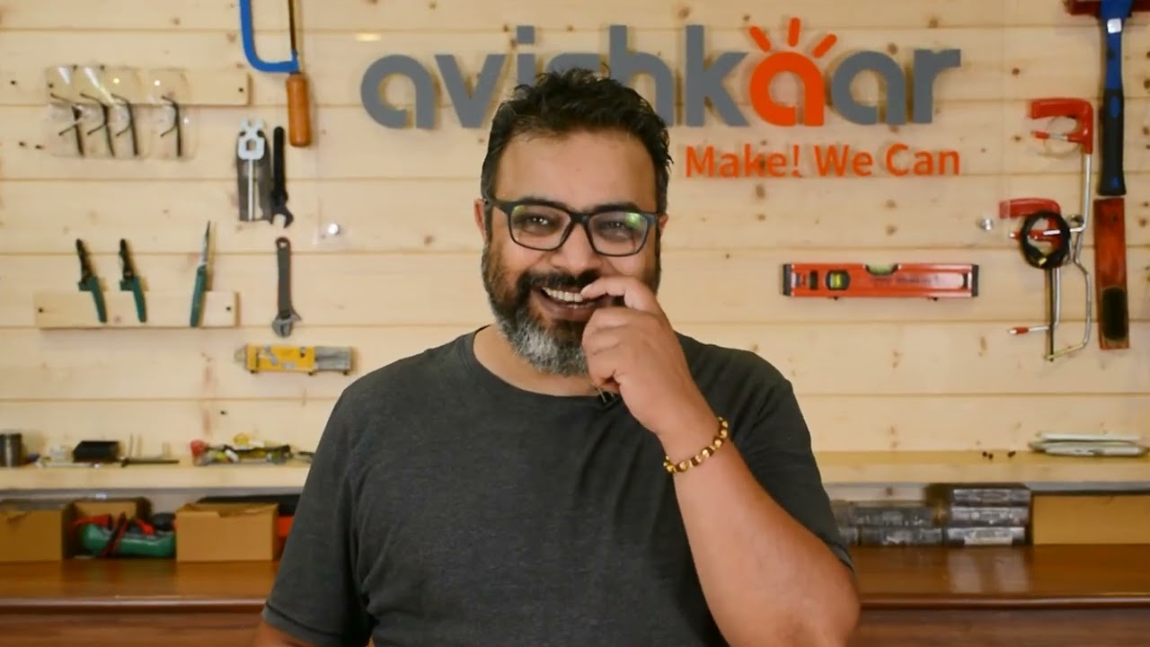 Being on camera isn’t as easy as it looks! But at Avishkaar, everyone’s a hustler. Are we right? 😉