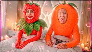 ENCONTRE en LA CAMA a LA SEÑORA FRESA y SEÑOR NARANJA!