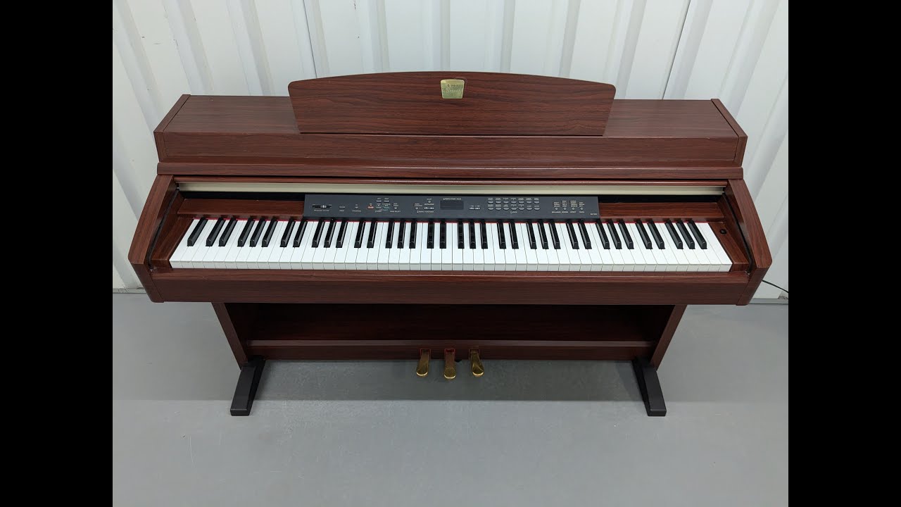 Yamaha Clavinova CLP-230 Digital Piano in mahogany finish stock nr