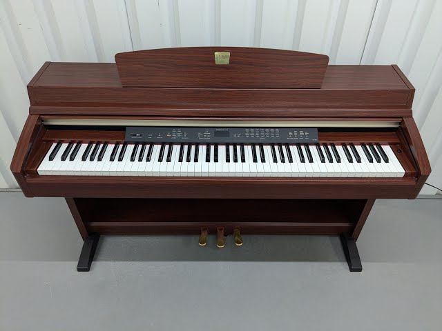 Yamaha Clavinova CLP-230 Digital Piano in mahogany finish stock nr