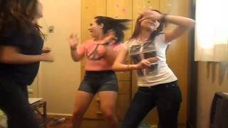 Thayná B, Gabriela C, Bianca N Dançando
