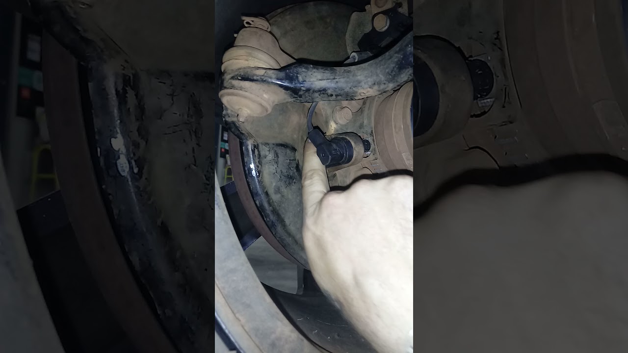 Freio ABS triton 2013 sensor da roda com problema no encaixe....apenas ajustada posição....