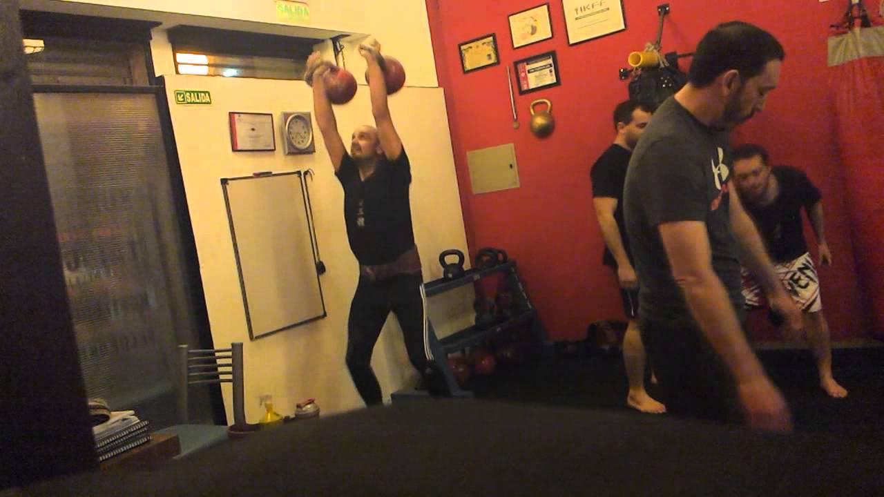Jerk 2 x 32 kg intervalado: 120 reps kettlebells wolverson