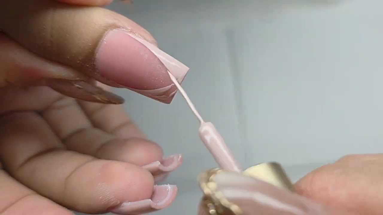 Diseño Moderno en uñas Acrílicas 