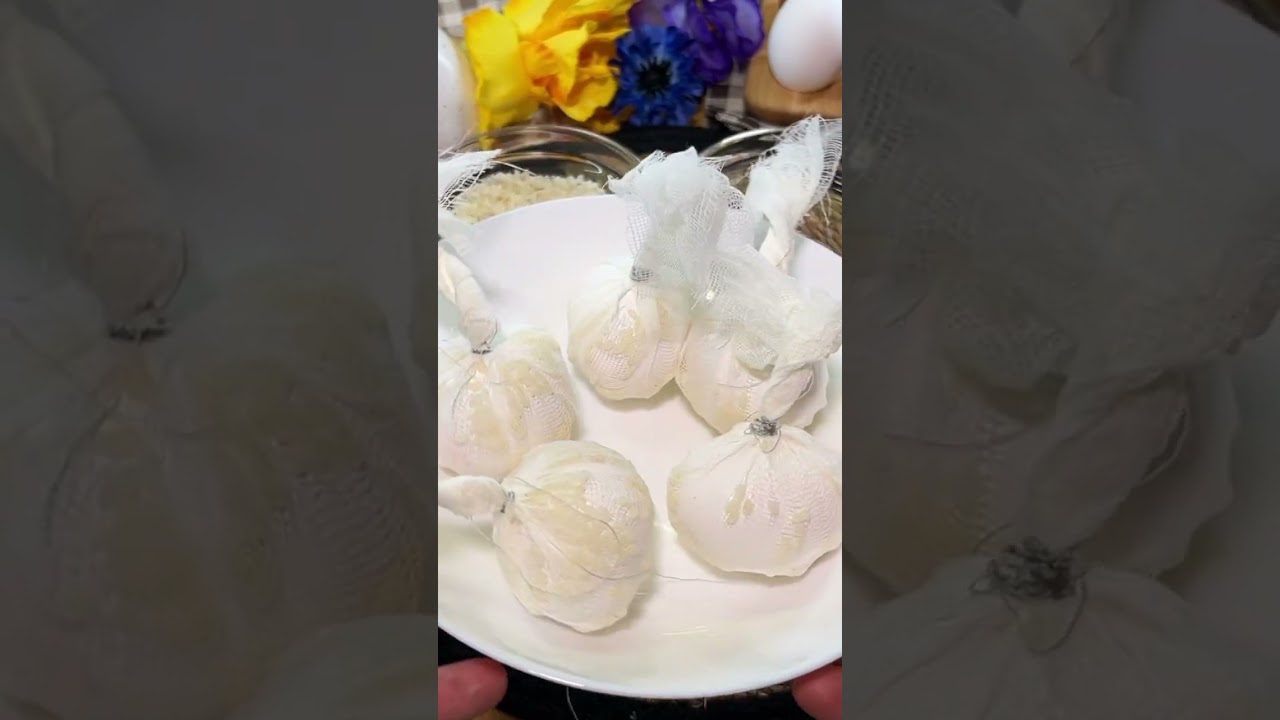 Как покрасить яйца на Пасху 2024 оригинально рисом в луковой шелухе  