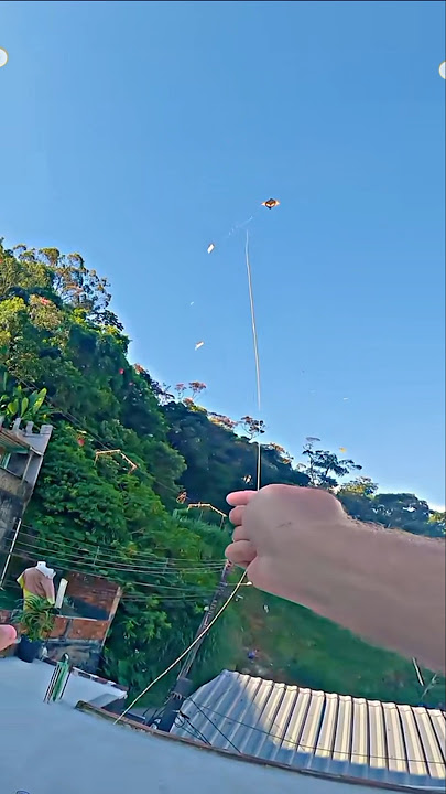 Moro dan ngebandang layangan