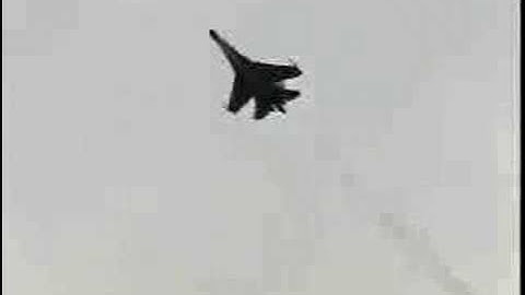 Russian MiG-29 & Su-27 doing Cobra Maneuver