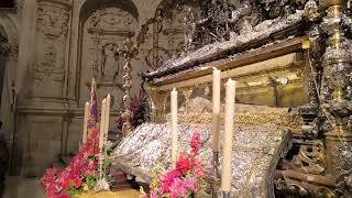 Visita a la Urna del Rey Fernando III El Santo. Capilla Real de la Catedral de Sevilla...4K.
