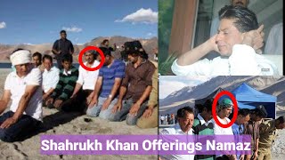 Shahrukh Khan Offerings Namaz