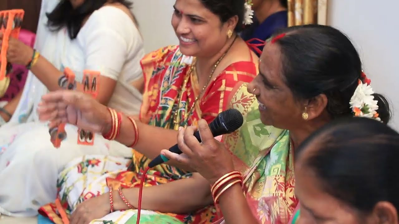 💐ભક્તો ના ટોળા આવે 💐(6352384137) લખેલું છે