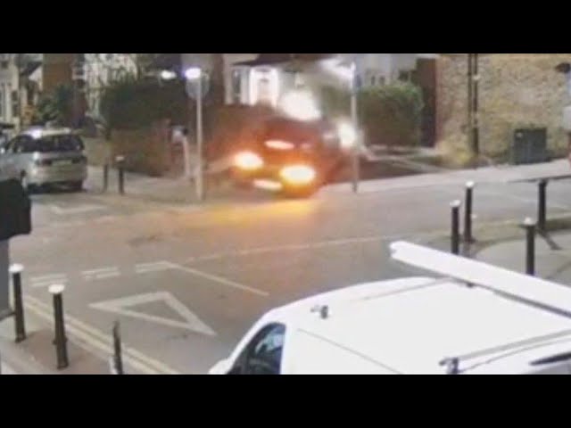 Police chase ends in a wall ramming - Stamford Hill