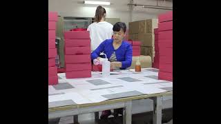 The production process of gift boxes in the factory