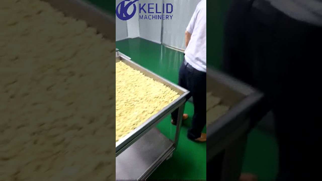 Microwave walnut kernels ripening roasting machine