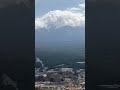 スーツを着た怪物が口から炎を吐いてるように見えるのだが。#富士山