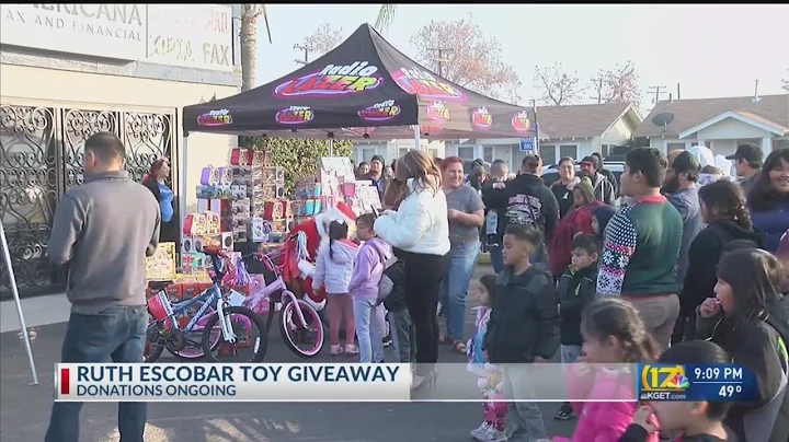 Ruth Escobar Foundation hosts toy giveaway for loc...