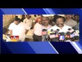 Minister visits injured in bus accident in hospital