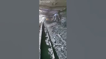 我是一名煤矿工人，这就是我在煤矿井下工作的地方，综采工作面。这是采煤机正在割煤的一幕，煤就是这样从地底下割出来运到地面。