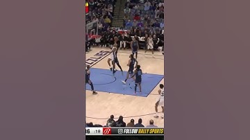 Jeremy Sochan destroys Jaren Jackson Jr. with this monster dunk! 💥🔥🏀 #shorts