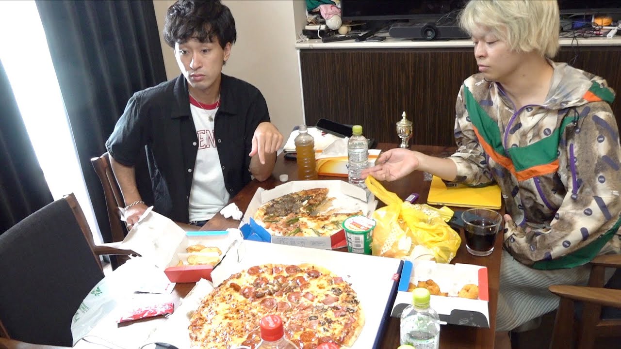 Ordering pizza is tricky - YouTube