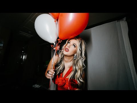 This is for our queen Kelly Clarkson