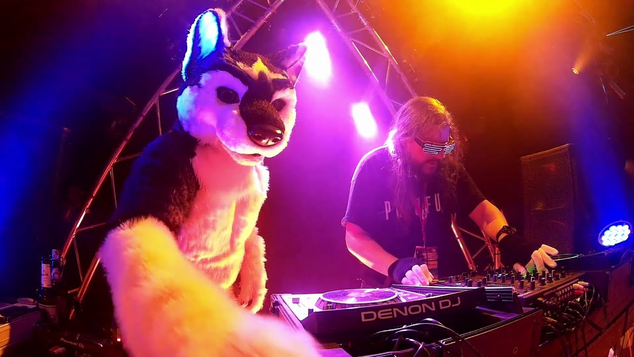 Kealianwolf at EUROFURENCE 23 (EF23 - 2017) - YouTube