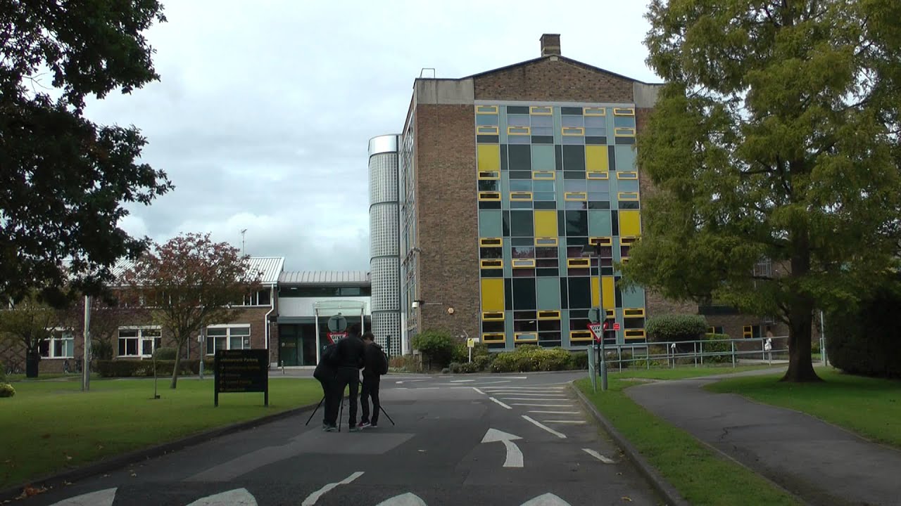 media - extreme long shot (establishing shot)