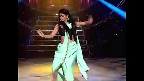 mouni Roy dance