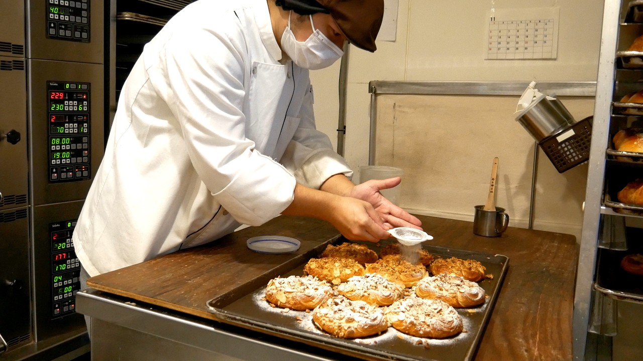Skilled Baker Works Fast at Japanese Countryside Bakery Supporting Disabled People