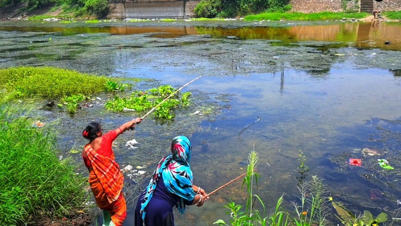 Fishing Video🎣🐟 || Two Lady Catching Big Fish With Hook In Village Mud ...