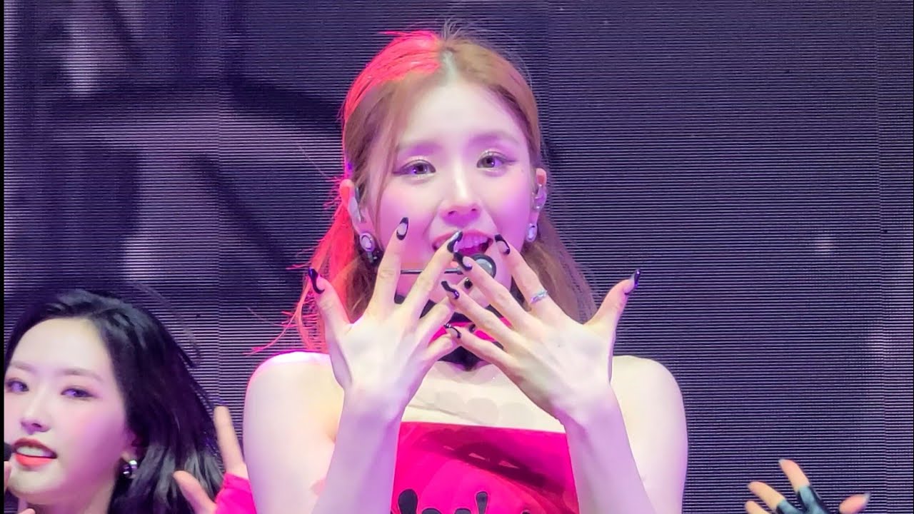 FRONT ROW 4K [FANCAM] 220802 LOONA (이달의 소녀) Flip That @ LOS ANGELES