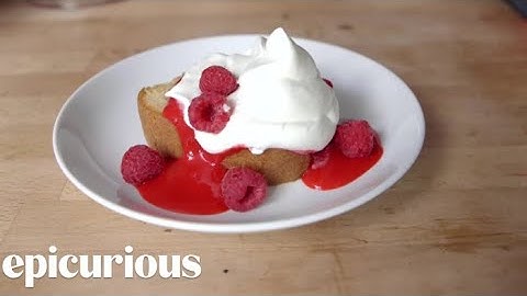 How to Make Easy Raspberry Sauce for Dessert | Epicurious