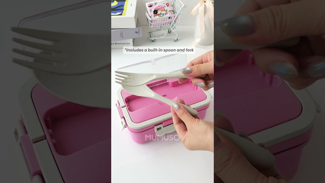 This bento box comes with a built-in spoon & fork, and it's super lightweight! 🍴
