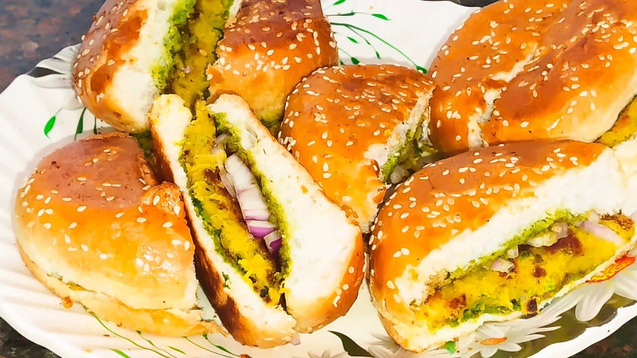 120 साल पुराना राज़! लखनऊ का वायरल बन कबाब 🍔 | करीम कबाबी !  Lucknow Famous Bun Kabab Recipe 🤤