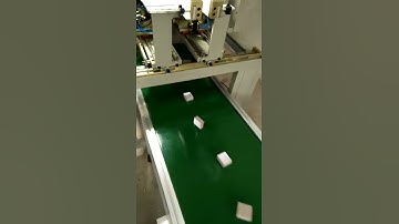 Automatic rigid box making machine, pasting box four corners