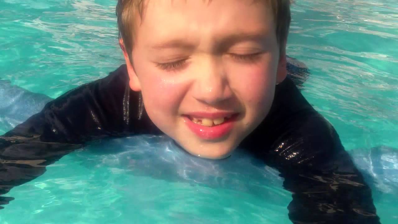 James learning to swim.. - YouTube