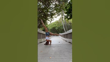 Playing with a new transition headstand to high lunge #yoga #transition #upsidedown