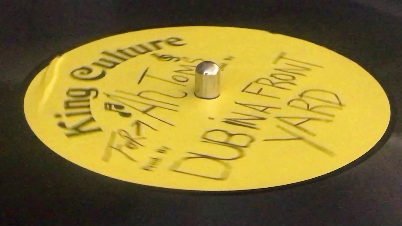1978年オリジナル盤DUB IN FRONT YARD / JAH LOVER JAH LOVER ~ Dub In Front Yard + Version (Dubplate) - YouTube