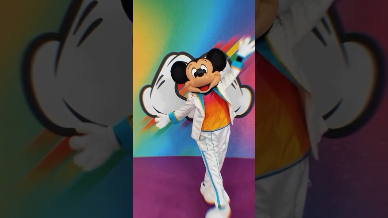 Mickey and Minnie Mouse PRIDE dance!