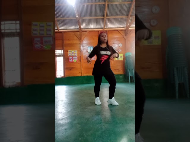 Zumba dance Khumaira 😎 kasi slow jga orang pu jodoh in Eva rohdiani 😍 class=