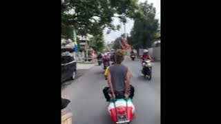 JALAN-JALAN BARENG AGUS KOTAK DAN KOTEK