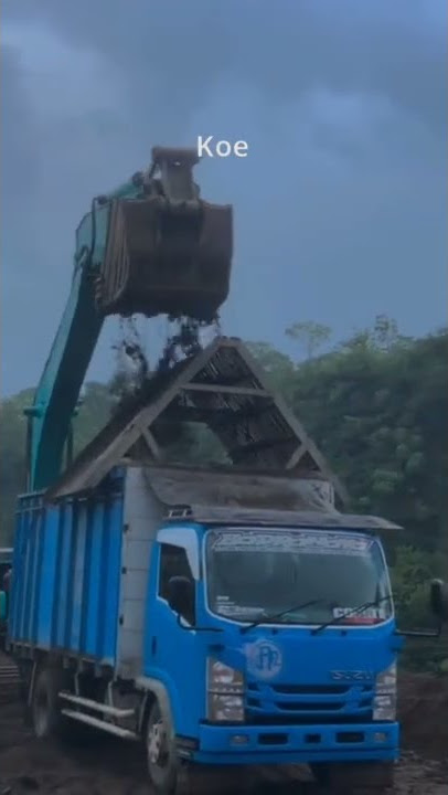 story' wa truk pasir #tambangpasir #cantermaniaindonesia #trukpasir