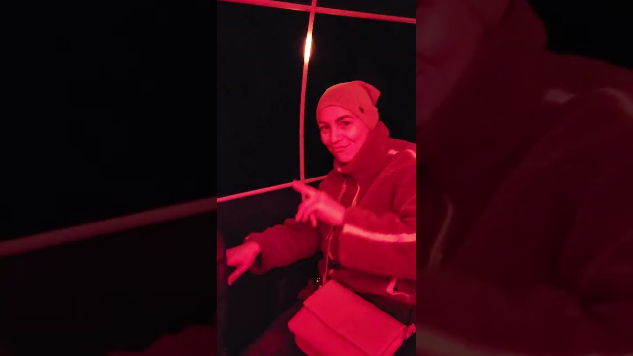 Шоу в самолёте парка музея миниатюр Мадюродам, Гаага, Нидерланды