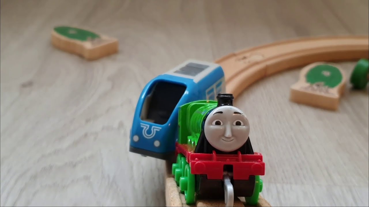 BRIO WORLD TRAVEL BATTERY TRAIN FAILS TO STAY ON THE TRACK | Toy Vehicles Play for Kids