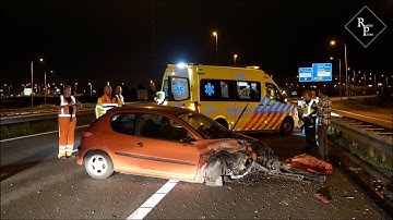 Automobilist rijdt auto total loss op vangrail