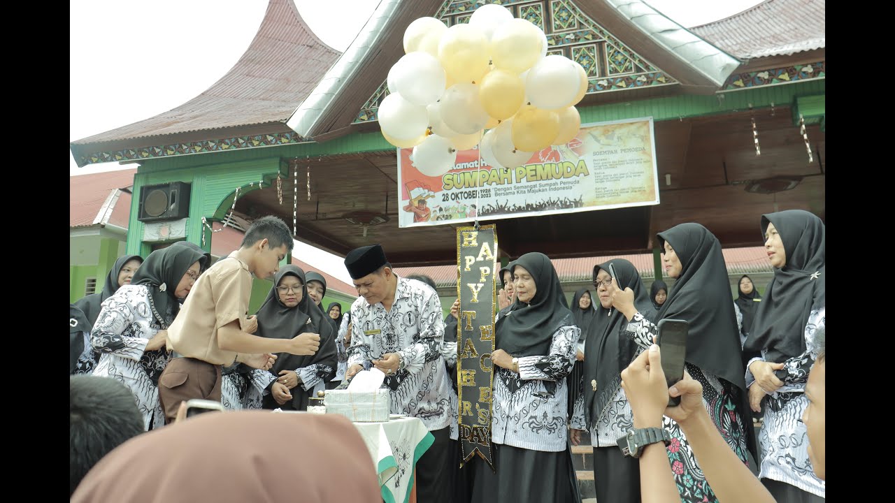 PELAKSANAAN UPACARA PERINGATAN HARI GURU NASIONAL YANG KE78 DAN PENYERAHAN PENGHARGAAN SATYA LENCANA