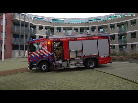 Brandweer redt hond  na brandje appartement complex Meppel