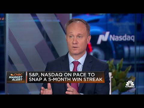 We're going to see a couple quarters of small GDP contraction, says DWS Group’s David Bianco Episode cover