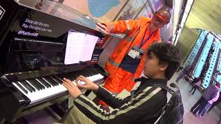 Teenage Pianist Learns The Secret of Boogie Woogie chords
