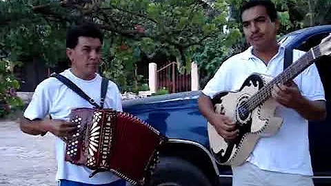 Julio Arrieta (bajo) Noe Maciel (acordeon) - Danie...